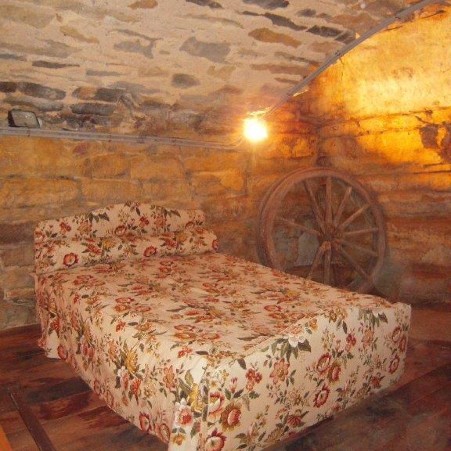 Un des lits de la Bergerie de la Croix (+ 2 lits indiv.)
